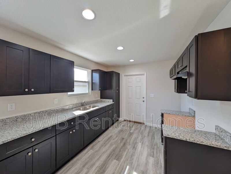 Building Photo - 2037 Meharry Ave