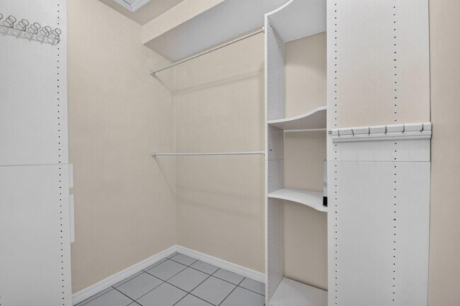 Building Photo - 111 Vassar Dr