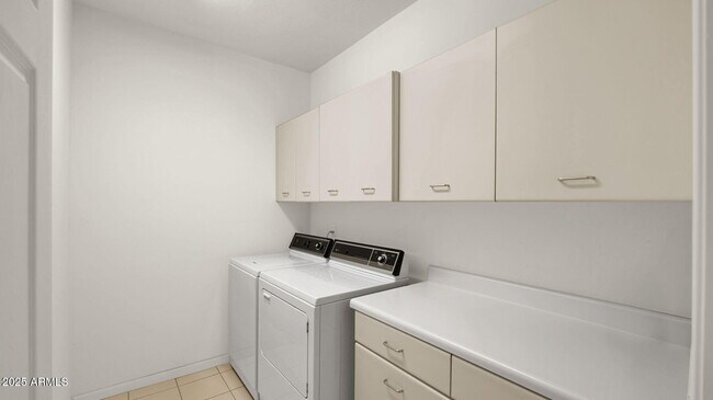Building Photo - 10421 N 100th St