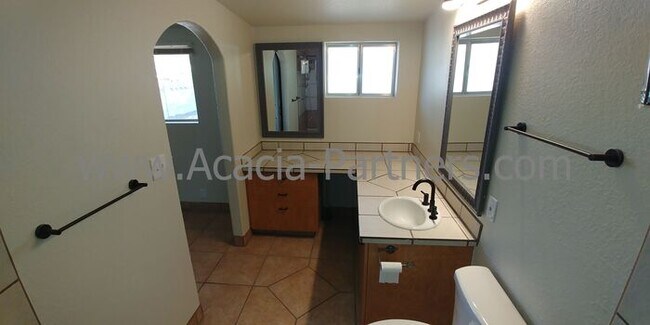 Building Photo - Centrally Located Three Bedroom/Two Bath Home
