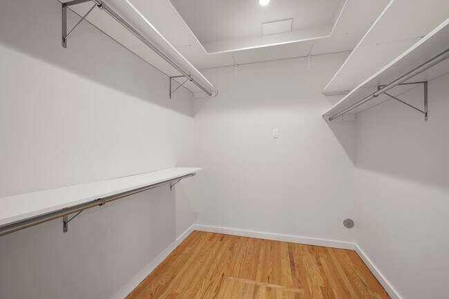 Building Photo - Kensington Exceptional Location 4Bed 3.5 Bath Private Gated Spanish Estate like property