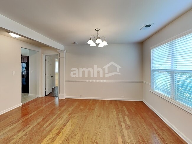 Building Photo - 975 Donington Cir