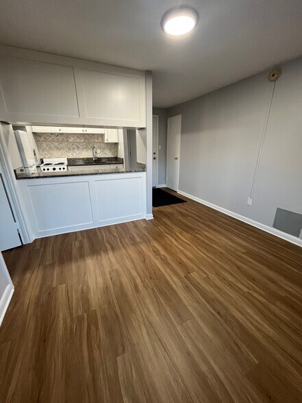 Building Photo - 15 Fairfax Ave