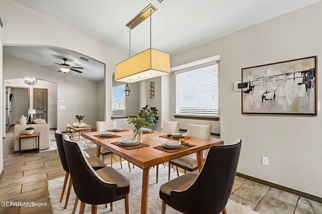 Building Photo - 12776 Tre Maximiliano Ave