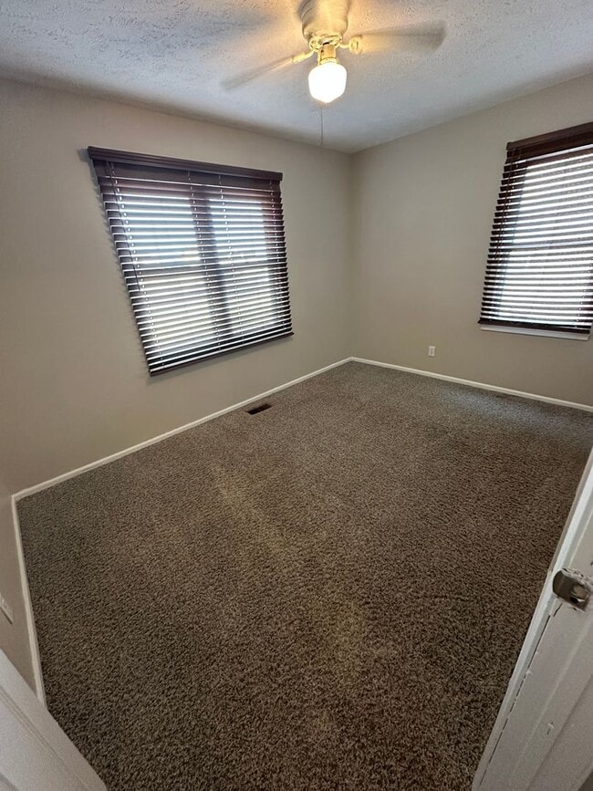 Building Photo - 3 Bedroom, 1 Bathroom House with Detached Double Garage