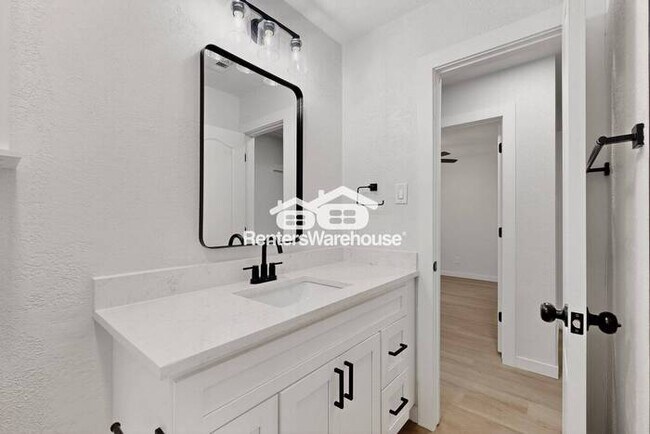 Building Photo - Completely Refreshed NRH Home Move IN Ready.