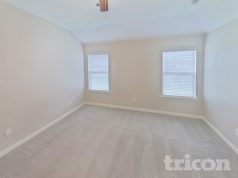 Building Photo - 810 Silverbell St