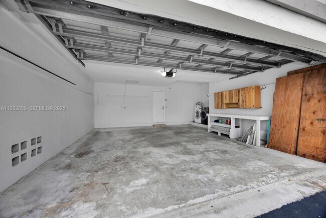 Building Photo - 9400 SW 120th Ave