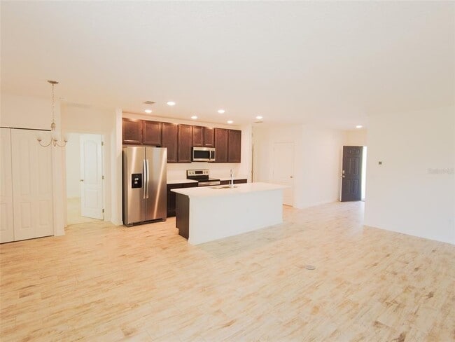 Building Photo - 423 Taft Dr