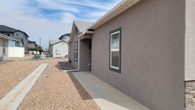 Building Photo - Modern Townhome with Views Near Mesa Mall