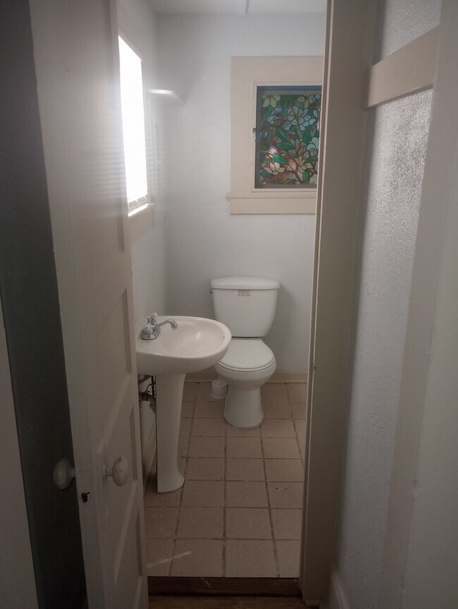 Building Photo - (FIRST MONTH FREE RENT) 1 BEDROOM 1 BATH  LOCATED IN DAYTONA BEACH
