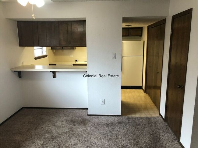 Building Photo - Spacious 2 bed 1 bath Apartment with Washe...