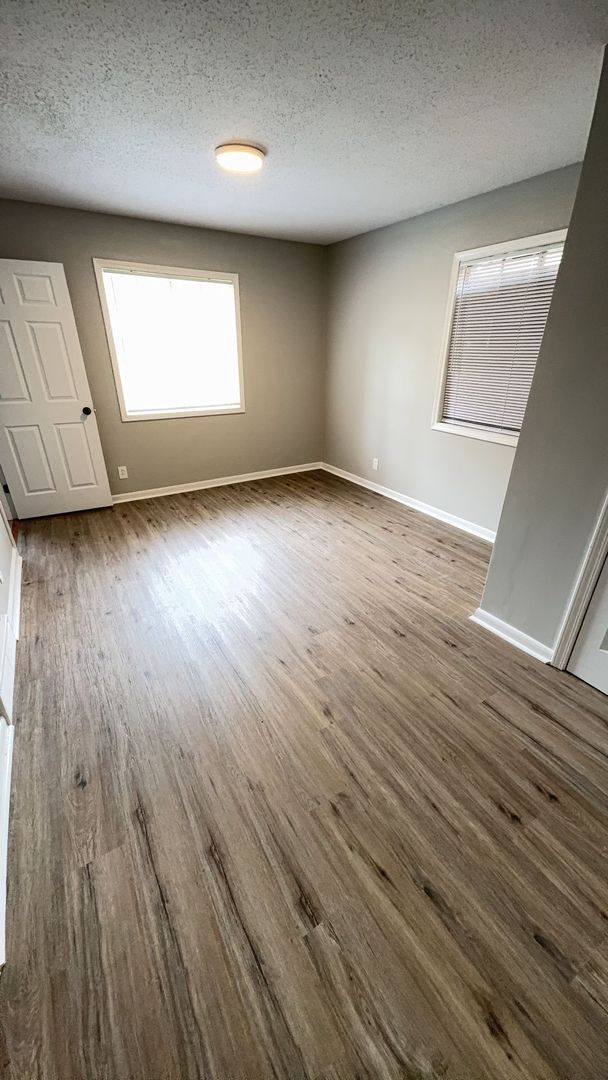Building Photo - Charming 4 bedroom 1.5 bath home in Oakhav...