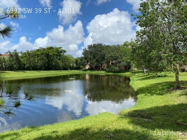 Building Photo - 6992 SW 39th St