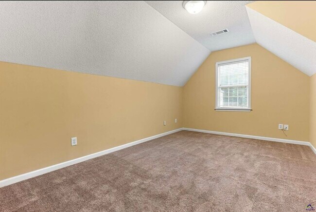 Building Photo - 541 Edgefield Way