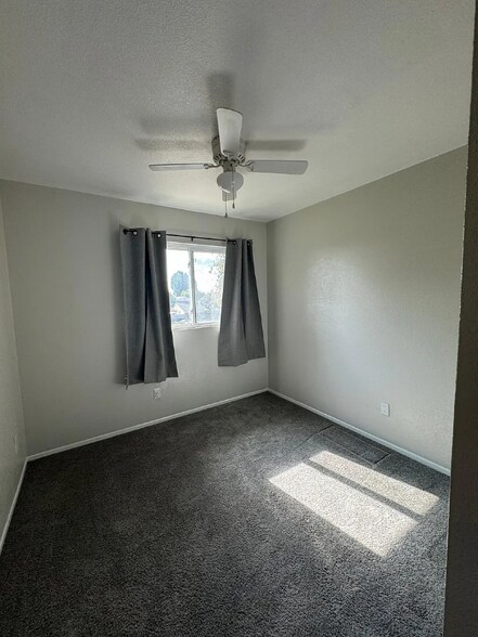 Building Photo - 1419 N Elderberry Ave