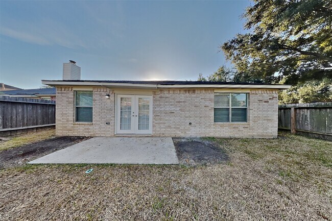 Building Photo - 19307 Royal Isle Dr