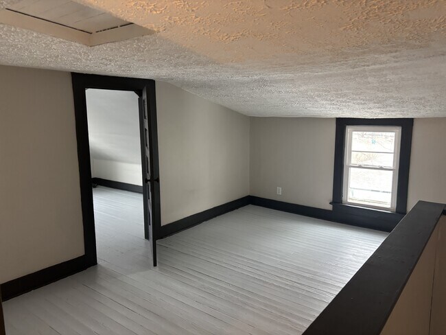 Building Photo - 525 Pike Ave SW