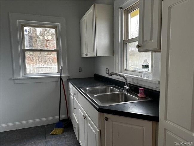 Building Photo - 27 Howard Rd