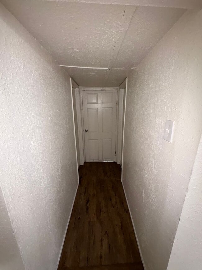 Building Photo - Dinuba Home Rent Ready !
