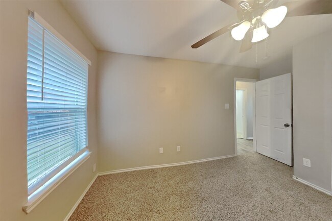 Building Photo - 3326 Ithaca Dr