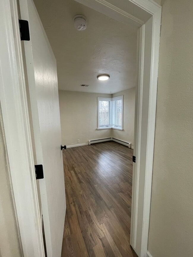 Building Photo - STUDENTS WELCOME! Spacious 3-Bedroom / 1-Bath Duplex w/ Fenced Backyard