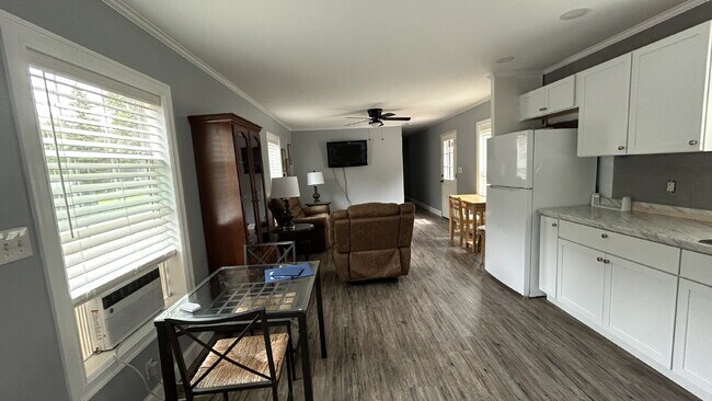 Building Photo - A rare find! Quiet country living in a single-level, 3 bed/2 bath home in Kennebunk!