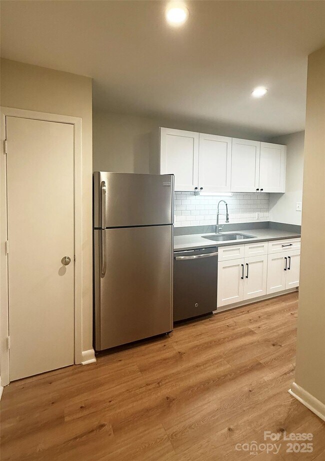 Building Photo - 4948 Sardis Rd