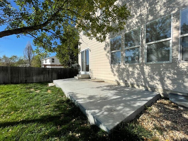 Building Photo - 3Bed 3Bath Home In Erie Available July!