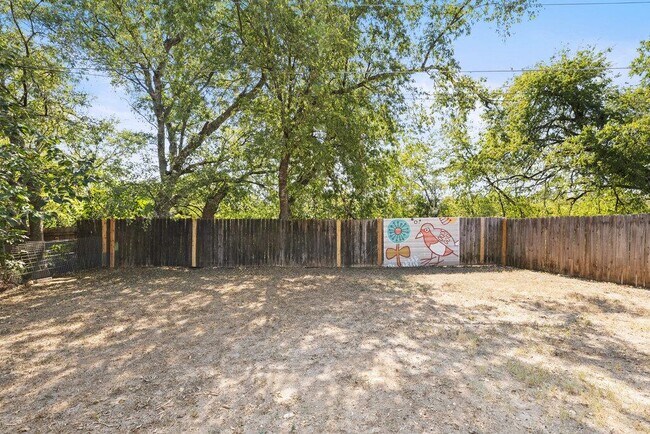 Building Photo - 4709 Mt Vernon Dr