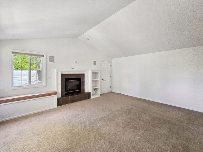 Building Photo - Stunning 4-Bedroom Home with Luxurious Mas...