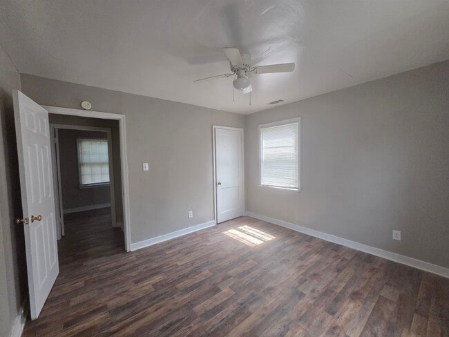 Building Photo - 4047 Chelsea Ave