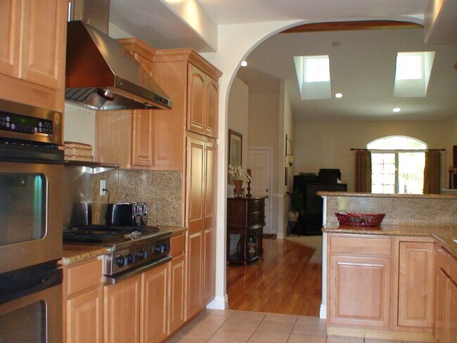 Building Photo - 14320 Hortense St