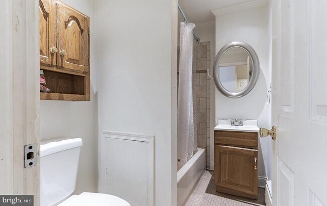 Building Photo - 220 S 53rd St