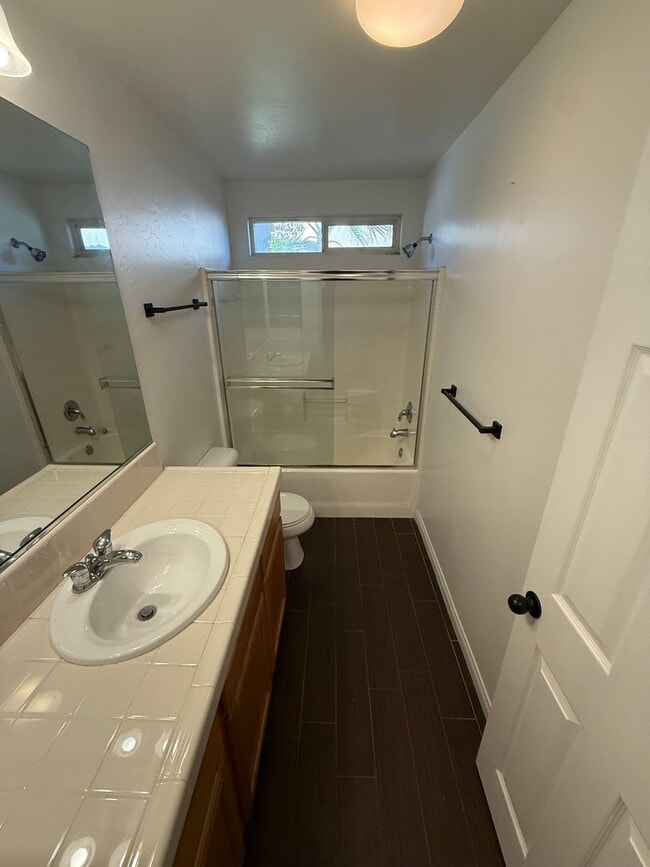 Building Photo - Spacious 4 bed 2 Bath in Desirable NW Bakersfield