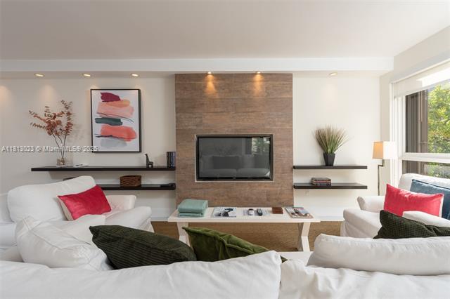 Building Photo - 161 Crandon Blvd