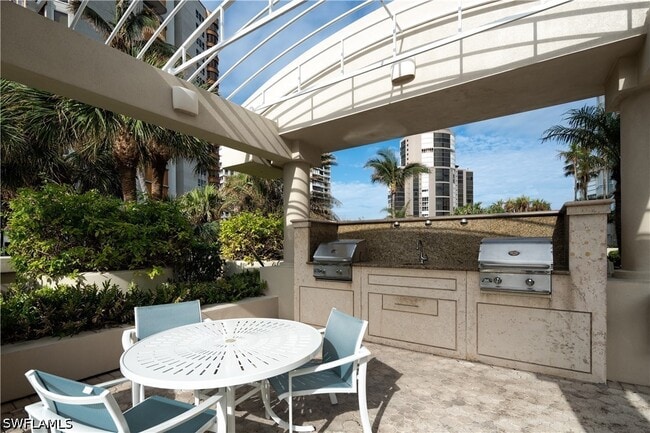 Building Photo - 4255 Gulf Shore Blvd N