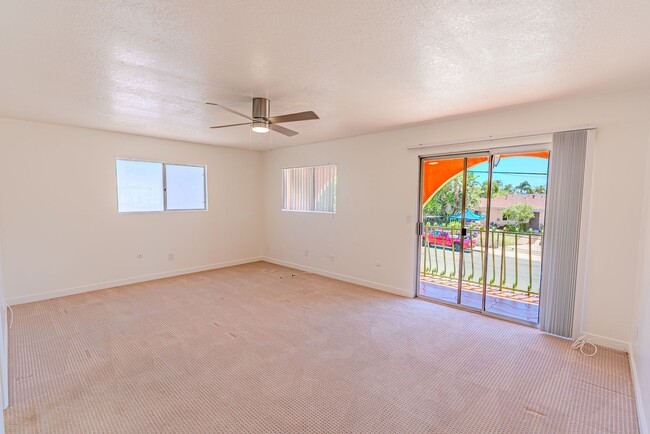 Building Photo - 4 Bedroom 3 bath house with 2 Car Garage