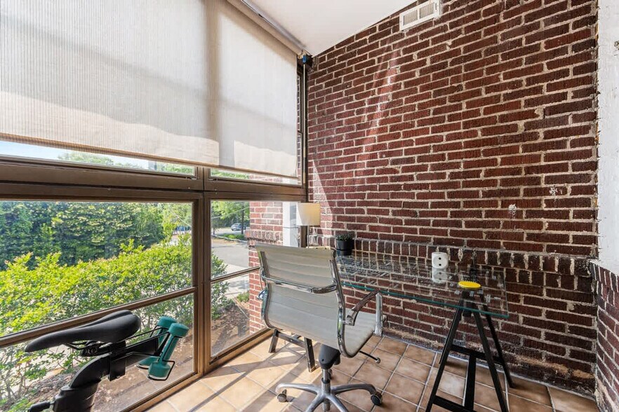 Building Photo - 500 Queens Rd