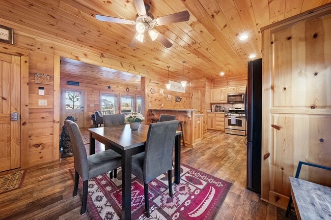 Building Photo - Sevierville 37876 - 3 bedroom, 3.5 Bath, 2486 sq. ft. Cabin and a 672 sq. ft. Studio above garage...