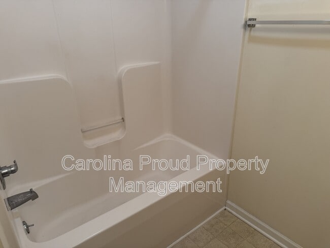 Building Photo - 4033 Cobblestone Dr