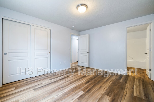 Building Photo - 9340 W 9th Pl