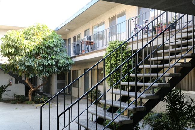 Building Photo - 3730 Dufresne Court