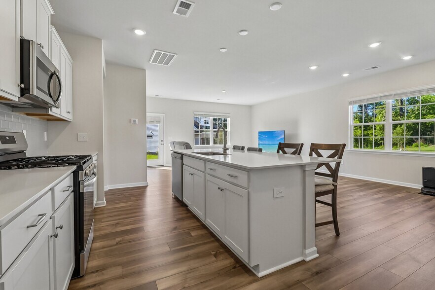 Building Photo - 250 Backspin Dr