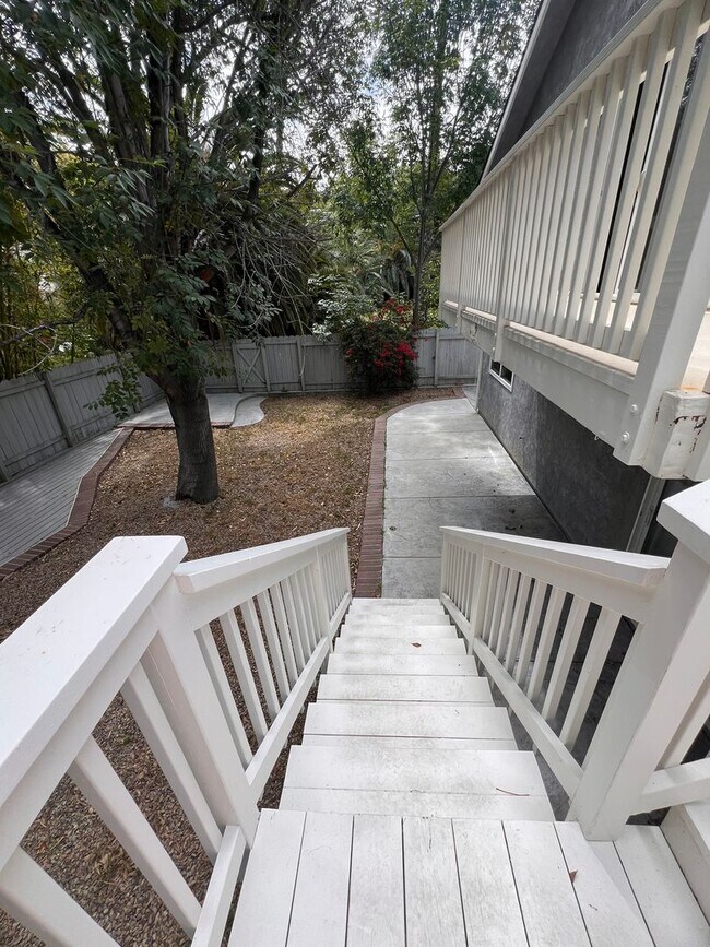 Building Photo - Newbury Park - Three bedroom, bonus room (could be 4th bedroom, 2.5 bathrooms