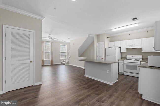 Building Photo - 21844 Kelsey Square