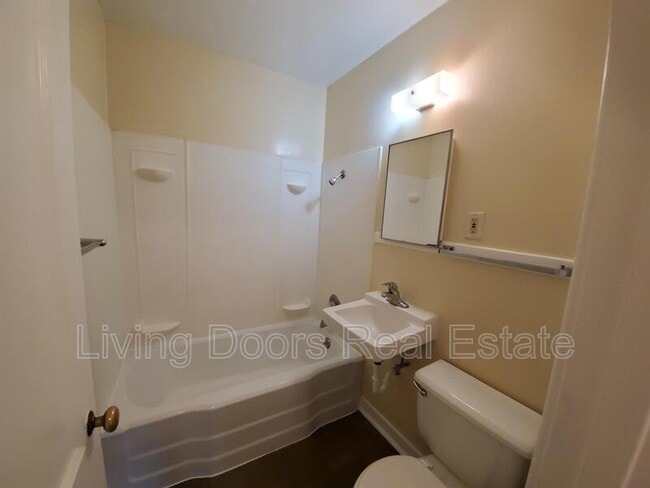 Building Photo - 353 S 47th St