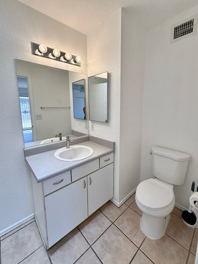 Building Photo - Charming three bedroom - two bathroom GREA...