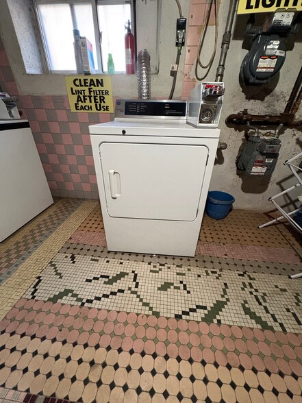 Dryer - 1711 S 13th St