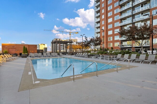 Building Photo - Move-In Ready ICON Condo in The Gulch, Designer Furnished Option, Rare Same-Floor Parking, 2BR wi...